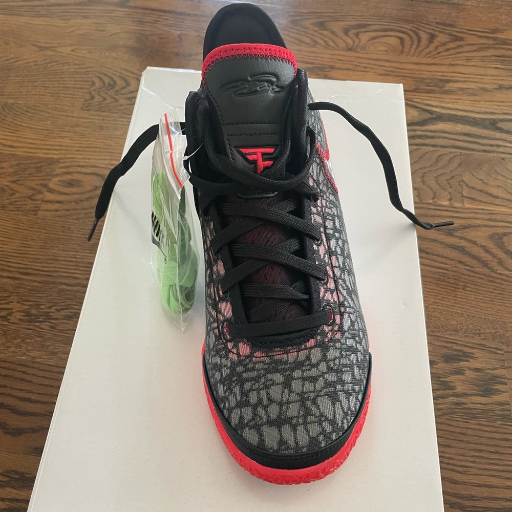 Nike XXXT men’s sneakers size 10